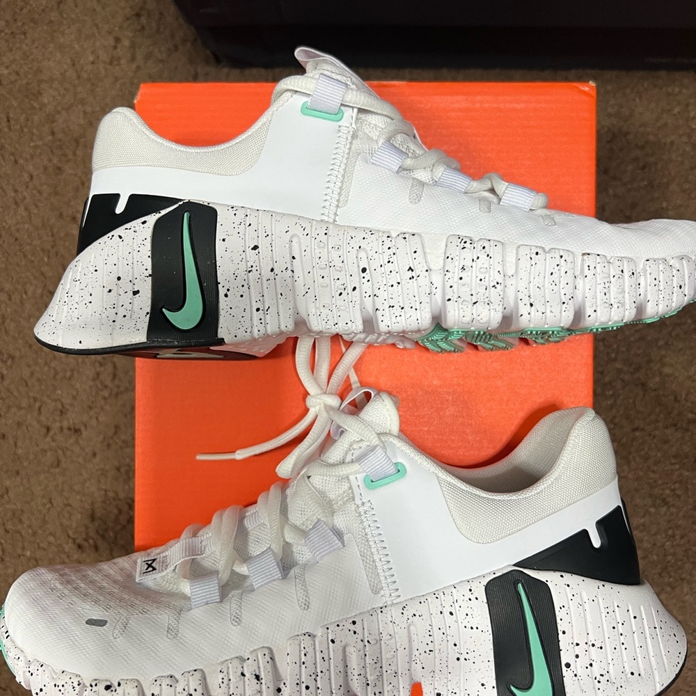 Nike Free Metcon 5 Women’s Size 6.5 NEW